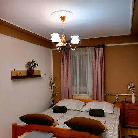 Kata Vendeghaz 公寓 *