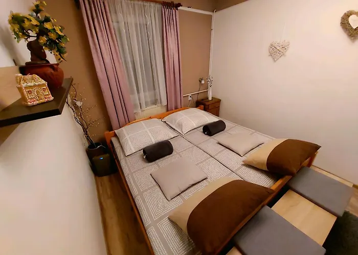 Kata Vendeghaz Apartament *